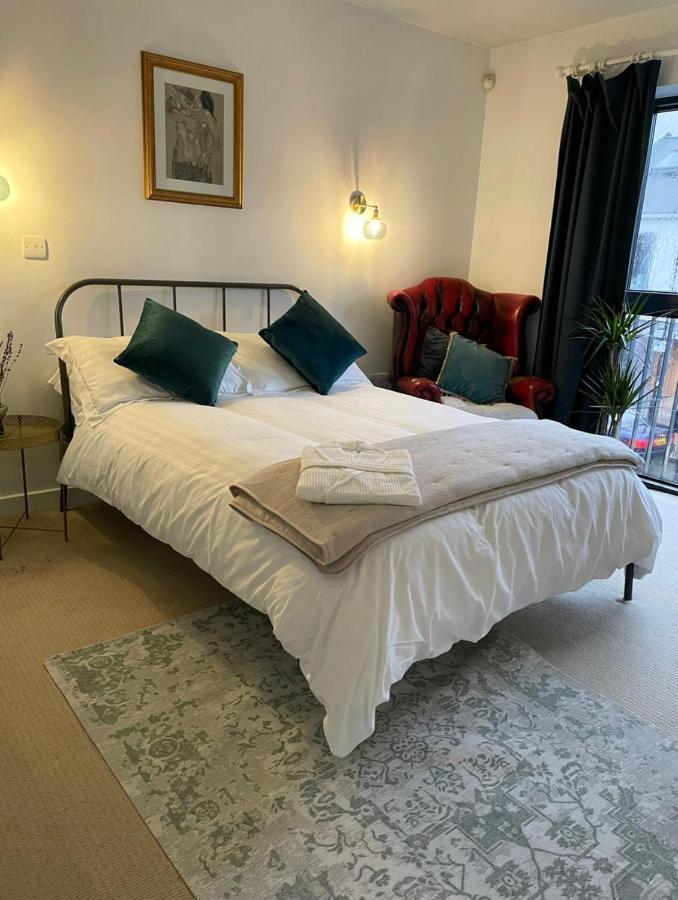 Eclectic East Hideaway With En-suite Gazde/Camere de închiriat *